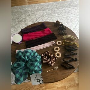 Hair accessory bundle. All good condition no damage. Plaid scrunch new with tag